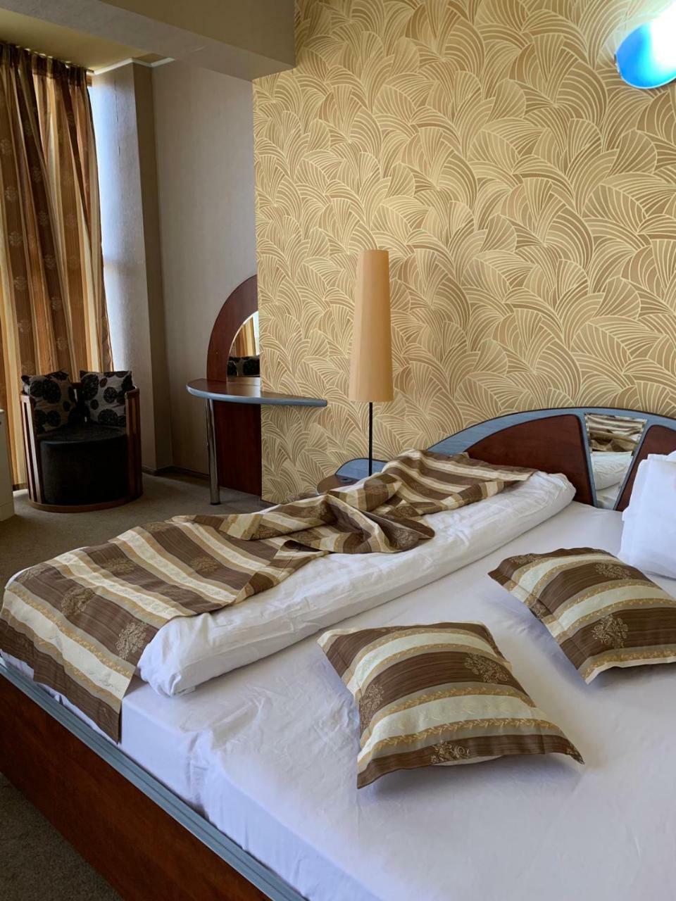 Hotel Helin - Calea Bucuresti 克拉奥华 外观 照片