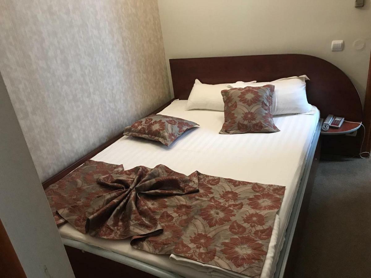 Hotel Helin - Calea Bucuresti 克拉奥华 外观 照片