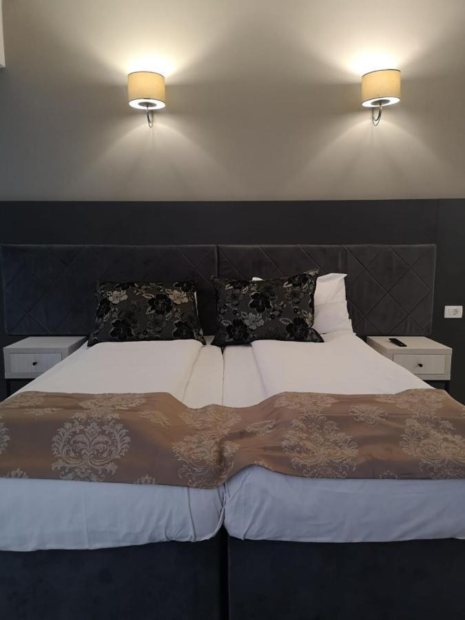 Hotel Helin - Calea Bucuresti 克拉奥华 外观 照片