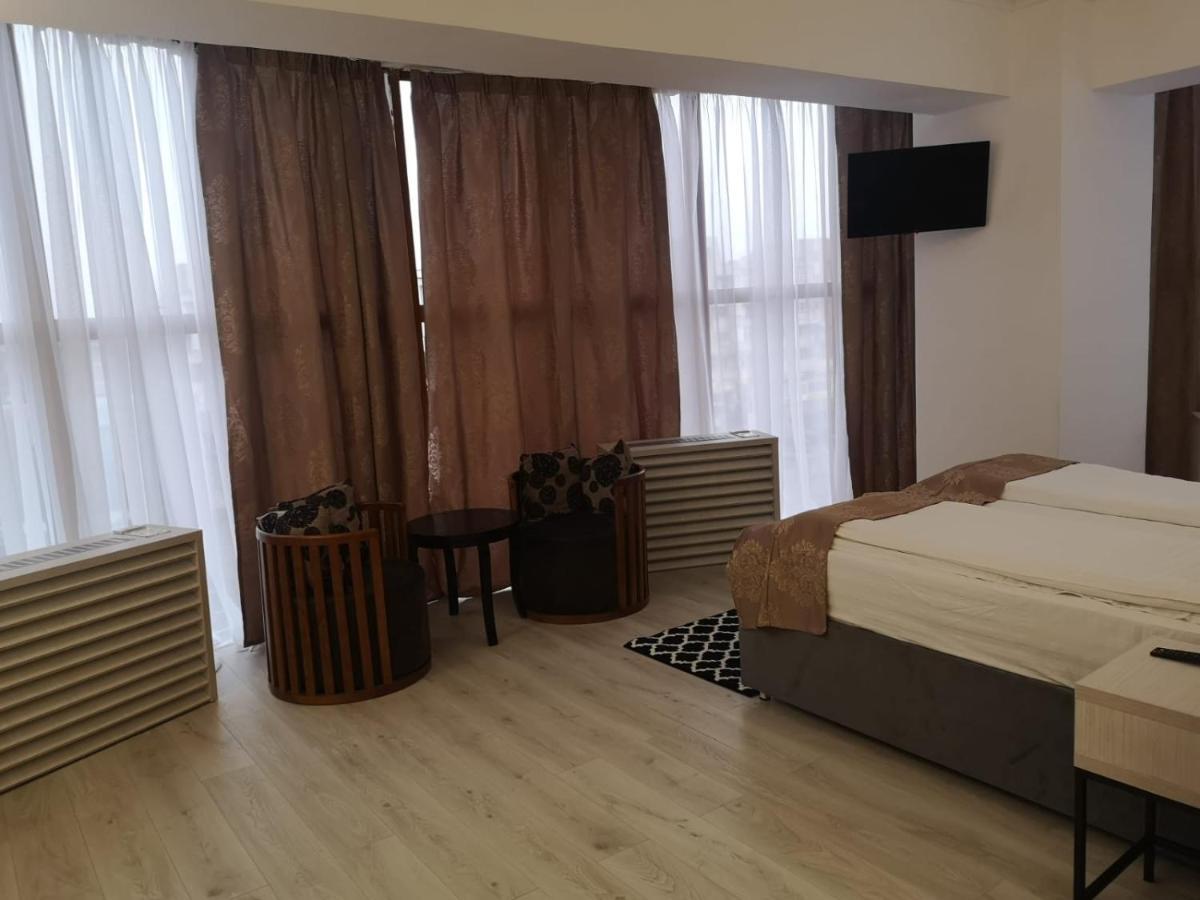 Hotel Helin - Calea Bucuresti 克拉奥华 外观 照片