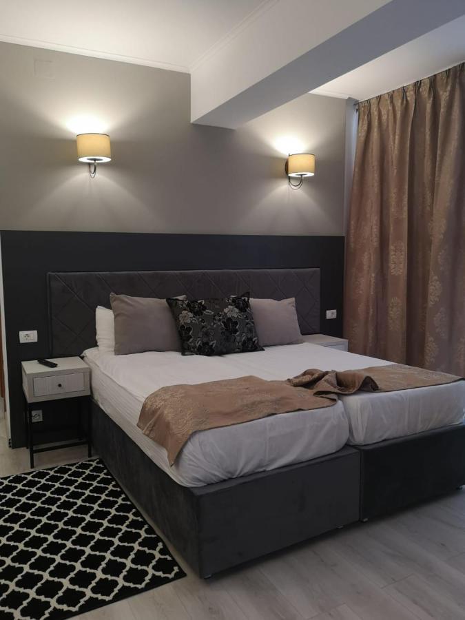 Hotel Helin - Calea Bucuresti 克拉奥华 外观 照片