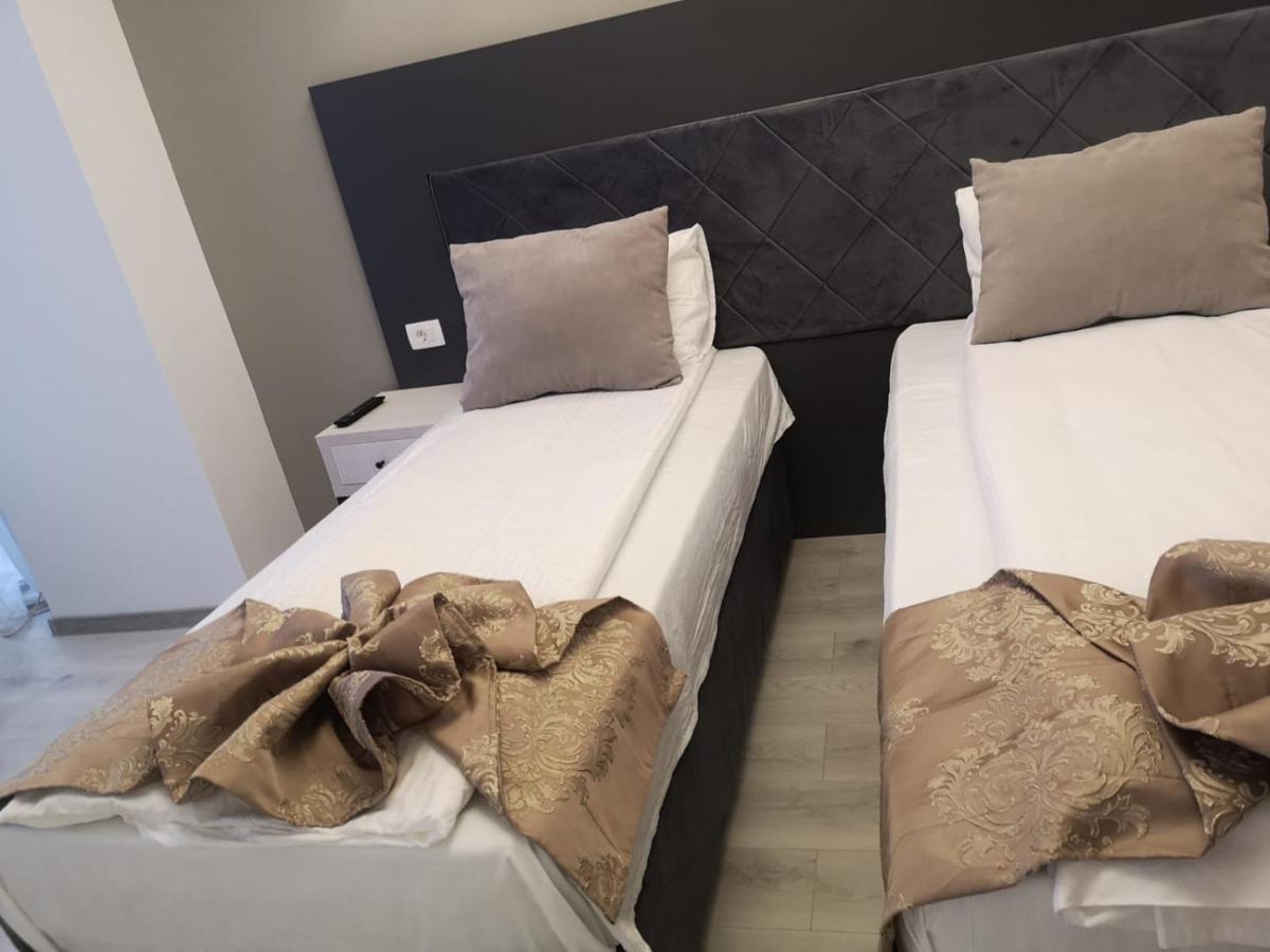 Hotel Helin - Calea Bucuresti 克拉奥华 外观 照片