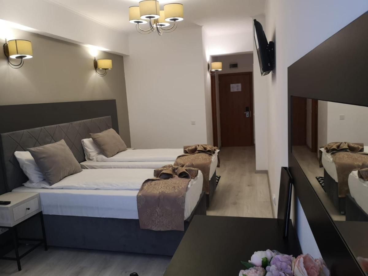 Hotel Helin - Calea Bucuresti 克拉奥华 外观 照片