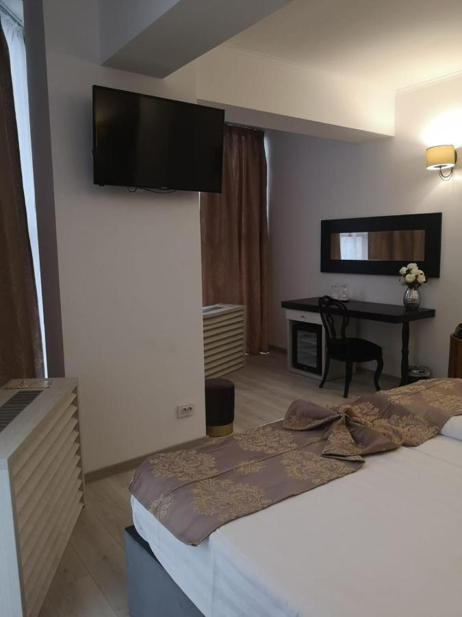 Hotel Helin - Calea Bucuresti 克拉奥华 外观 照片