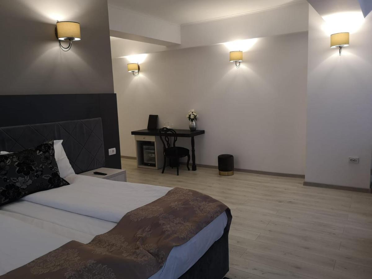 Hotel Helin - Calea Bucuresti 克拉奥华 外观 照片